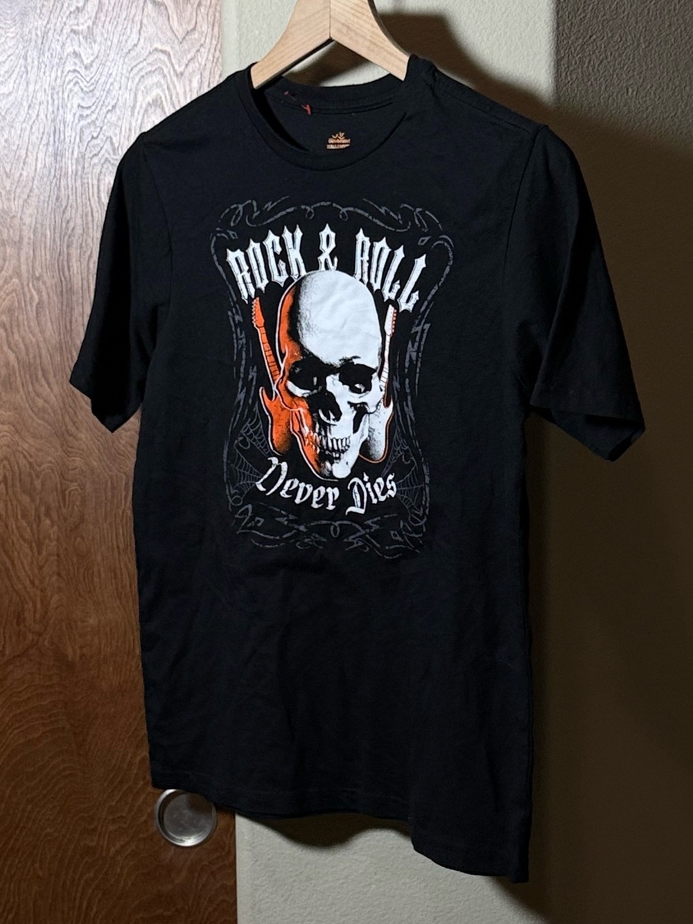 Rock & Roll Never Dies Skull Halloween Graphic Tee Youth XXL